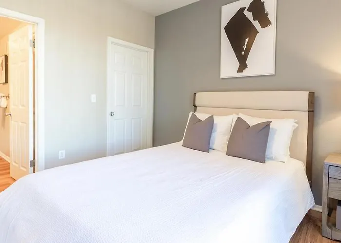 Landing Modern With Amazing Amenities Apartment *