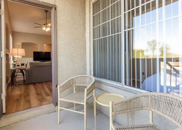 Apartment Landing Modern With Amazing Amenities Chandler