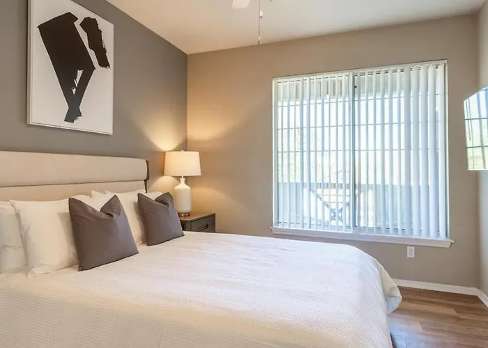 Landing Modern With Amazing Amenities Apartment
